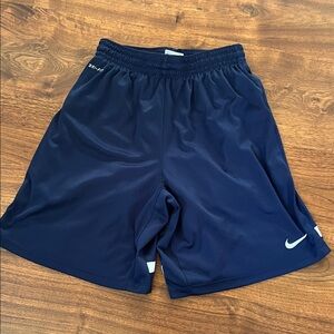 Nike boys L dry-fit